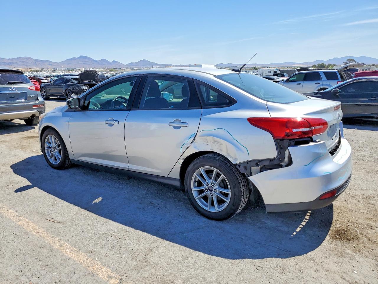 2017 FORD FOCUS SE photo 3