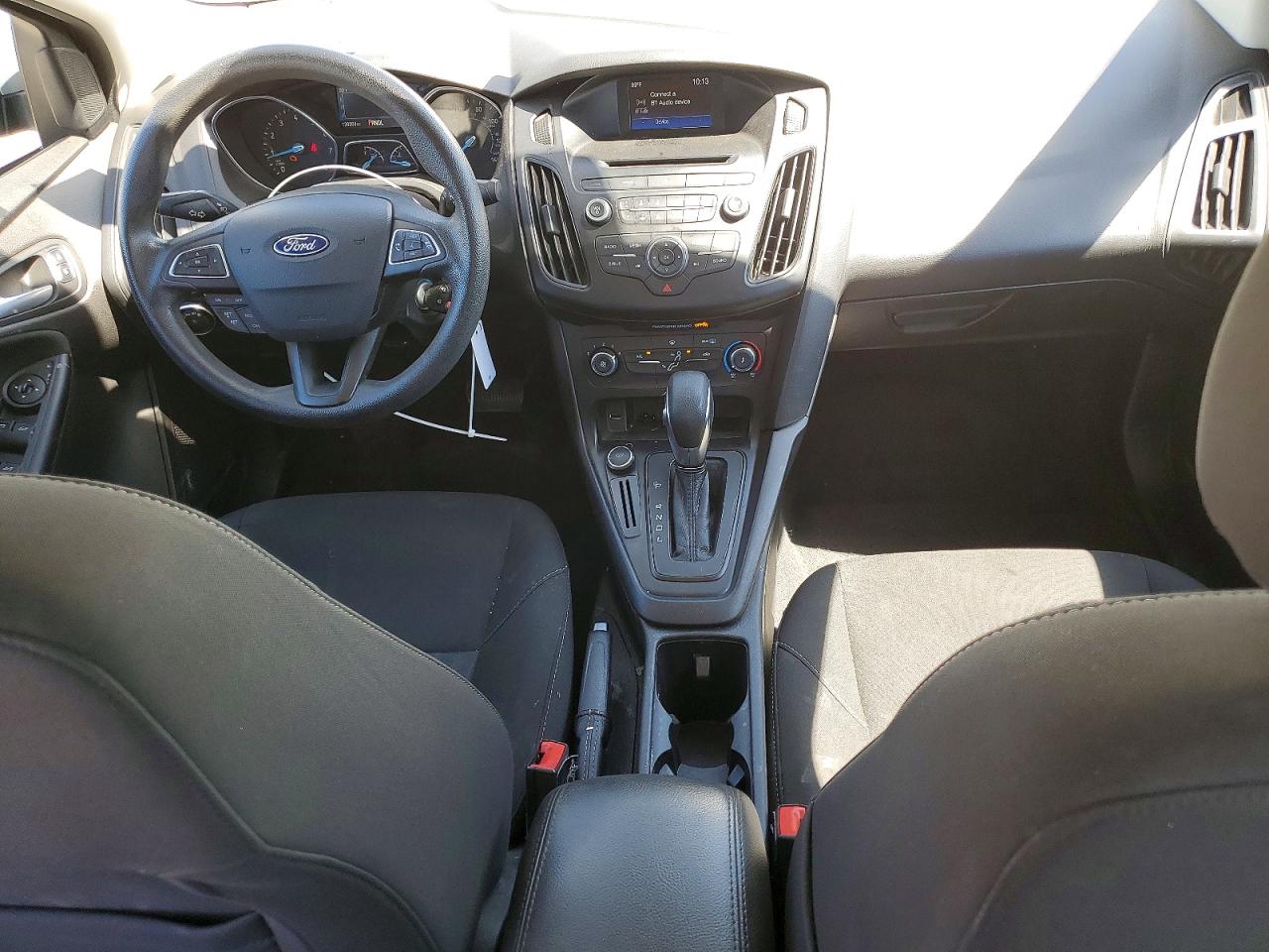 2017 FORD FOCUS SE photo 15