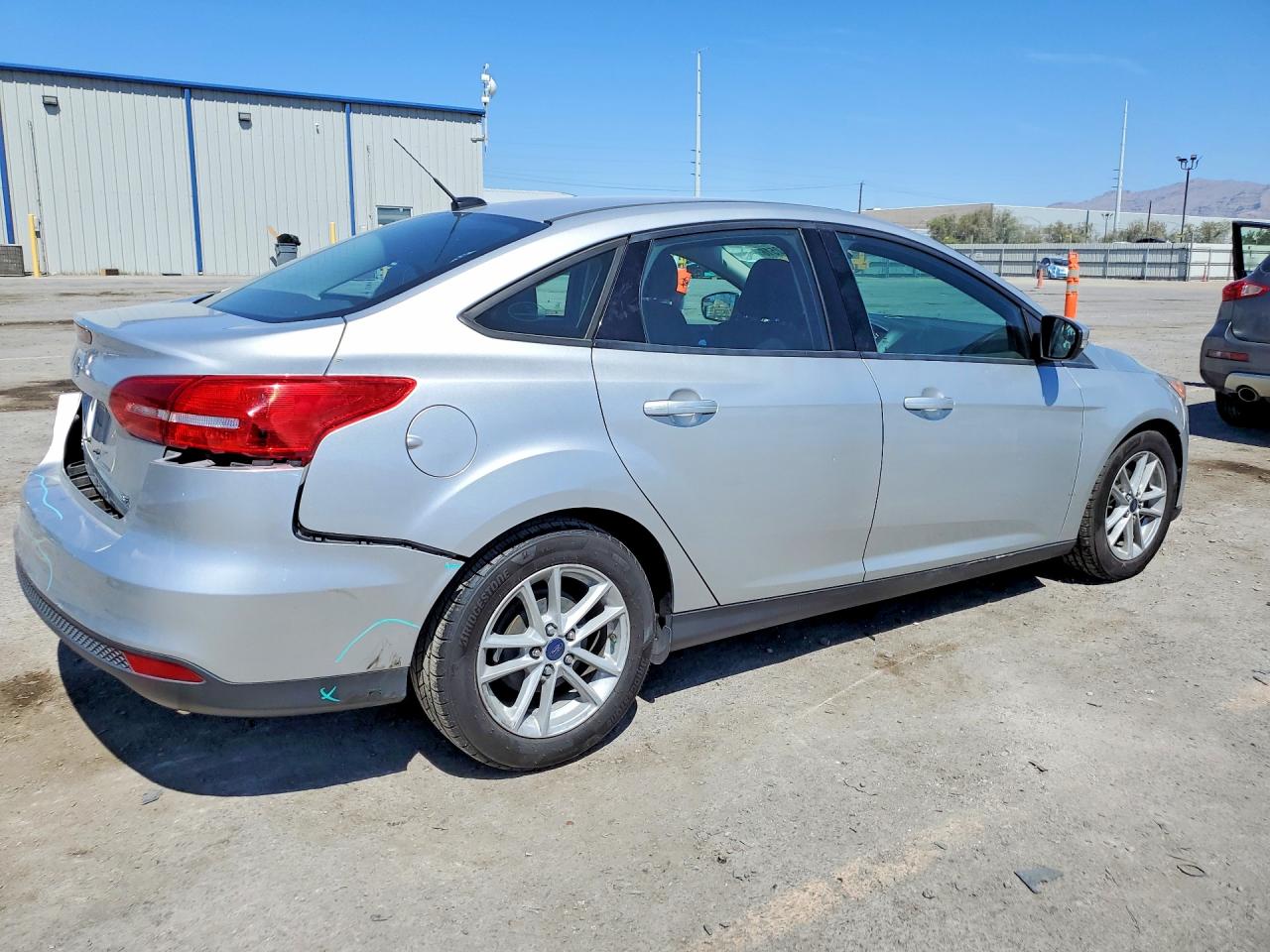 2017 FORD FOCUS SE photo 5
