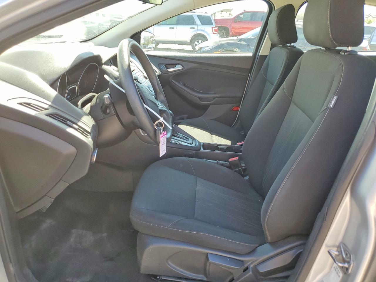 2017 FORD FOCUS SE photo 13