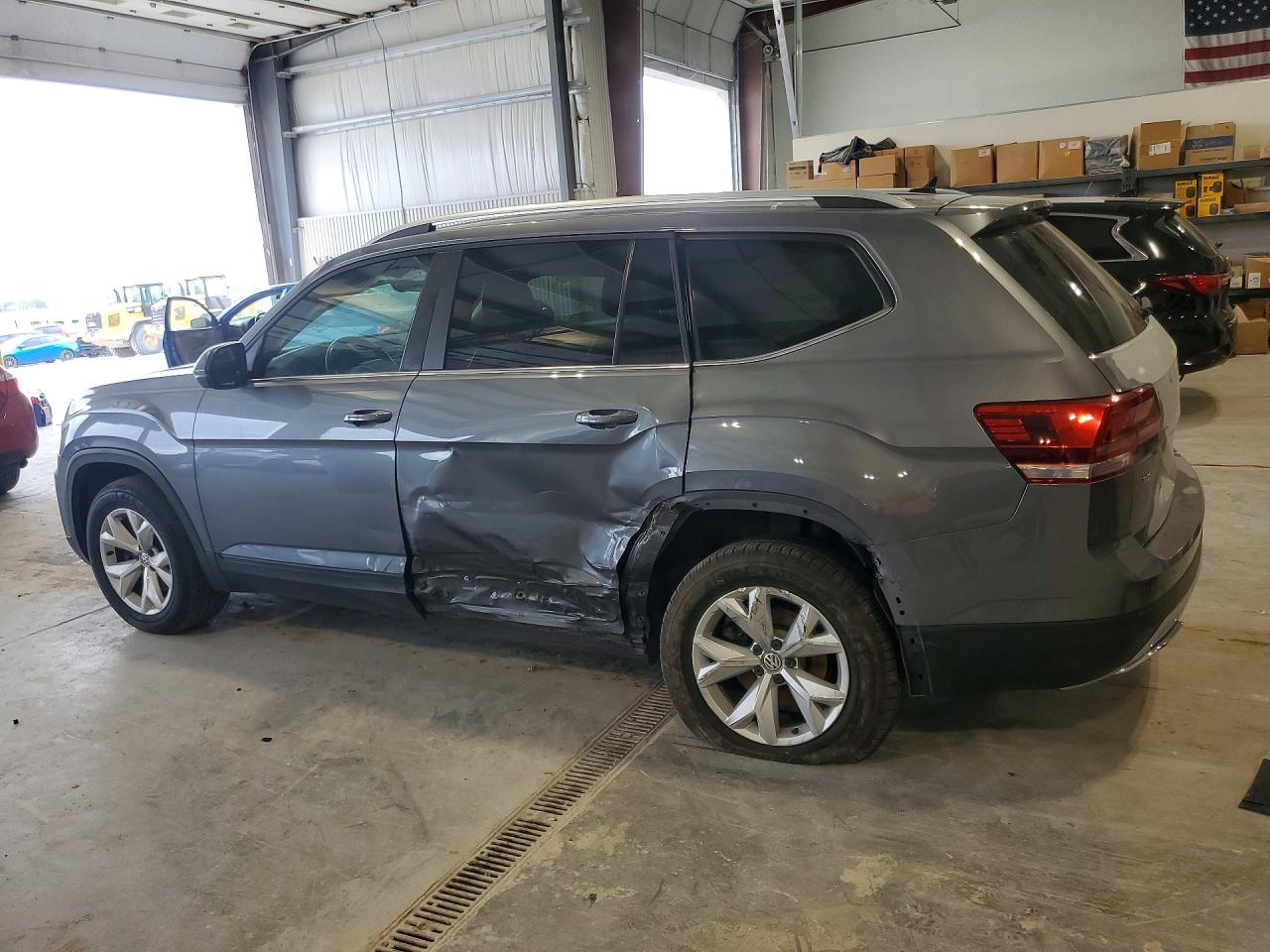 2018 VOLKSWAGEN ATLAS SE photo 4