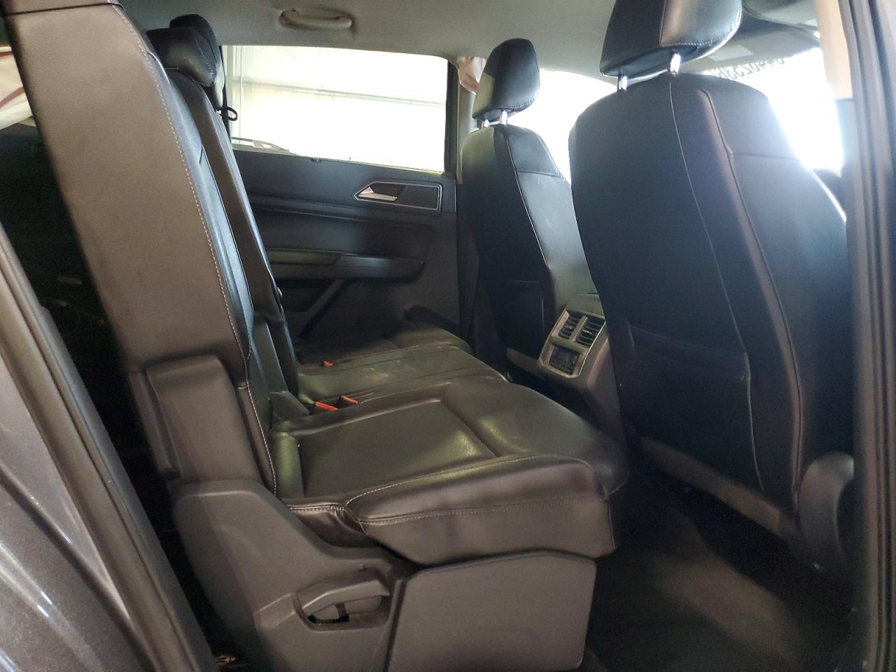 2018 VOLKSWAGEN ATLAS SE photo 28