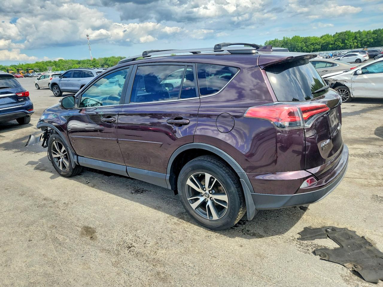 2018 TOYOTA RAV4 XLE photo 3