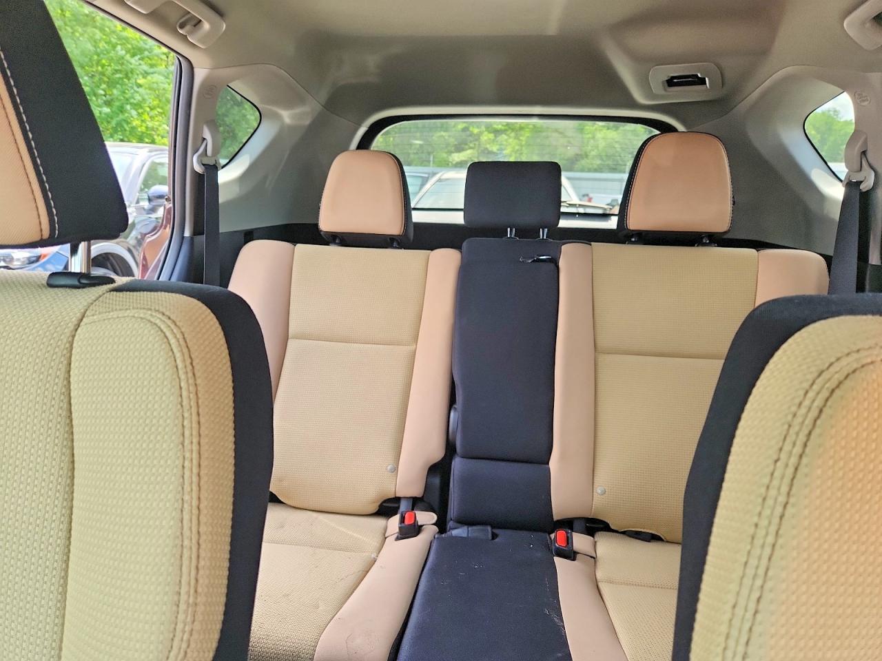 2018 TOYOTA RAV4 XLE photo 19