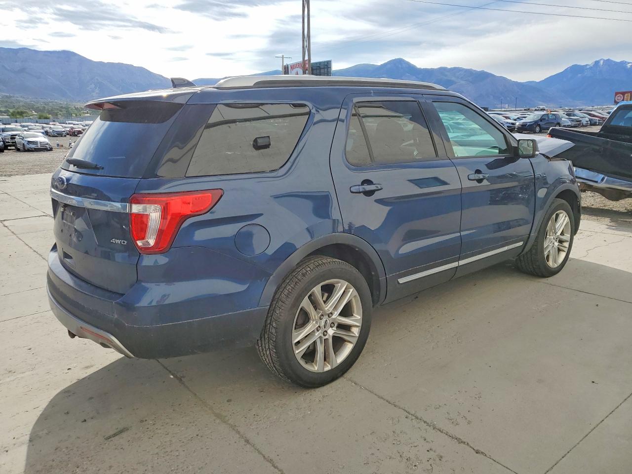 2016 FORD EXPLORER XLT photo 5