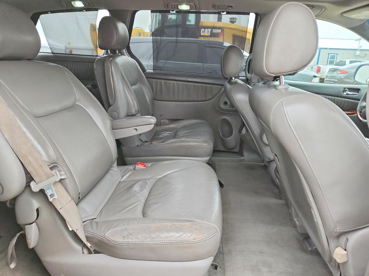 2004 TOYOTA SIENNA XLE LIMITED 7 PASSENGER photo 11