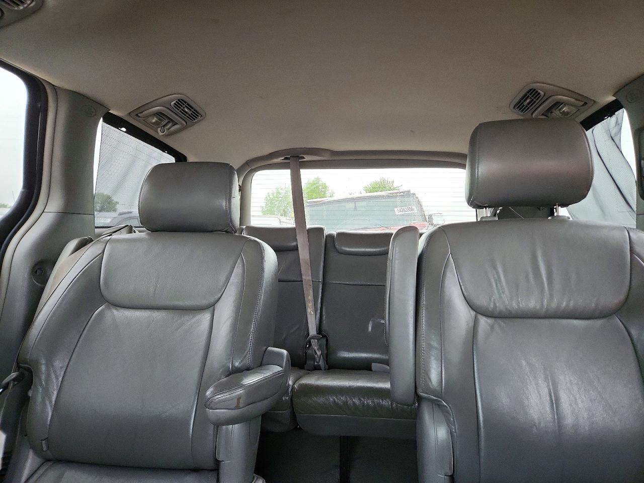 2004 TOYOTA SIENNA XLE LIMITED 7 PASSENGER photo 10