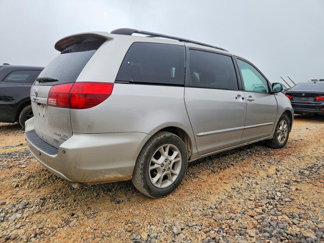 2004 TOYOTA SIENNA XLE LIMITED 7 PASSENGER photo 3