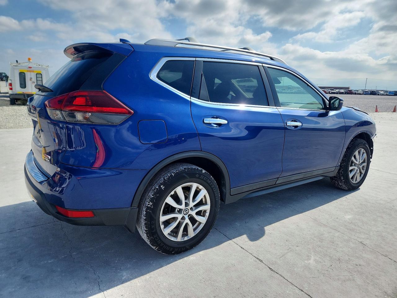 2019 NISSAN ROGUE S photo 5