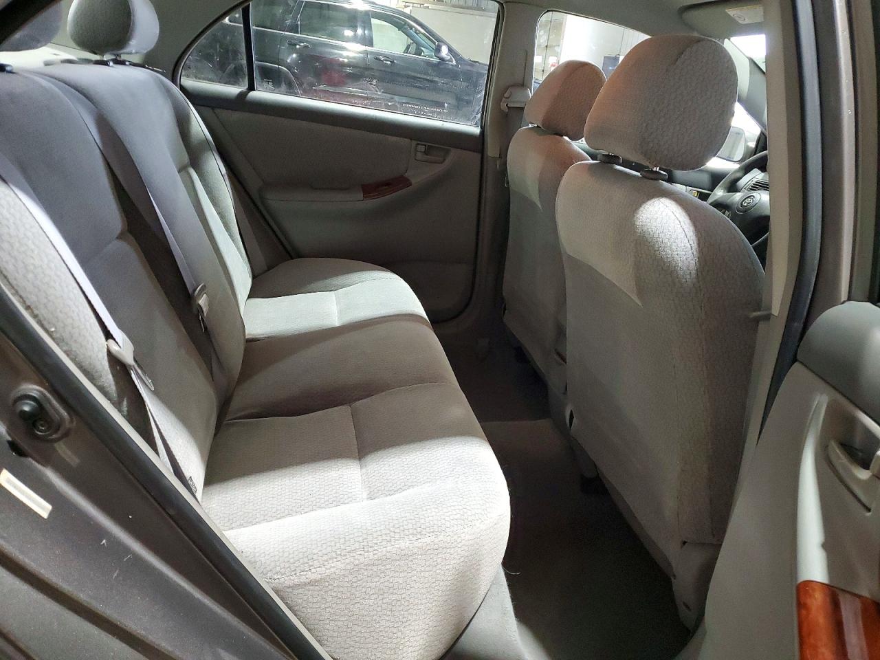 2004 TOYOTA COROLLA LE photo 28