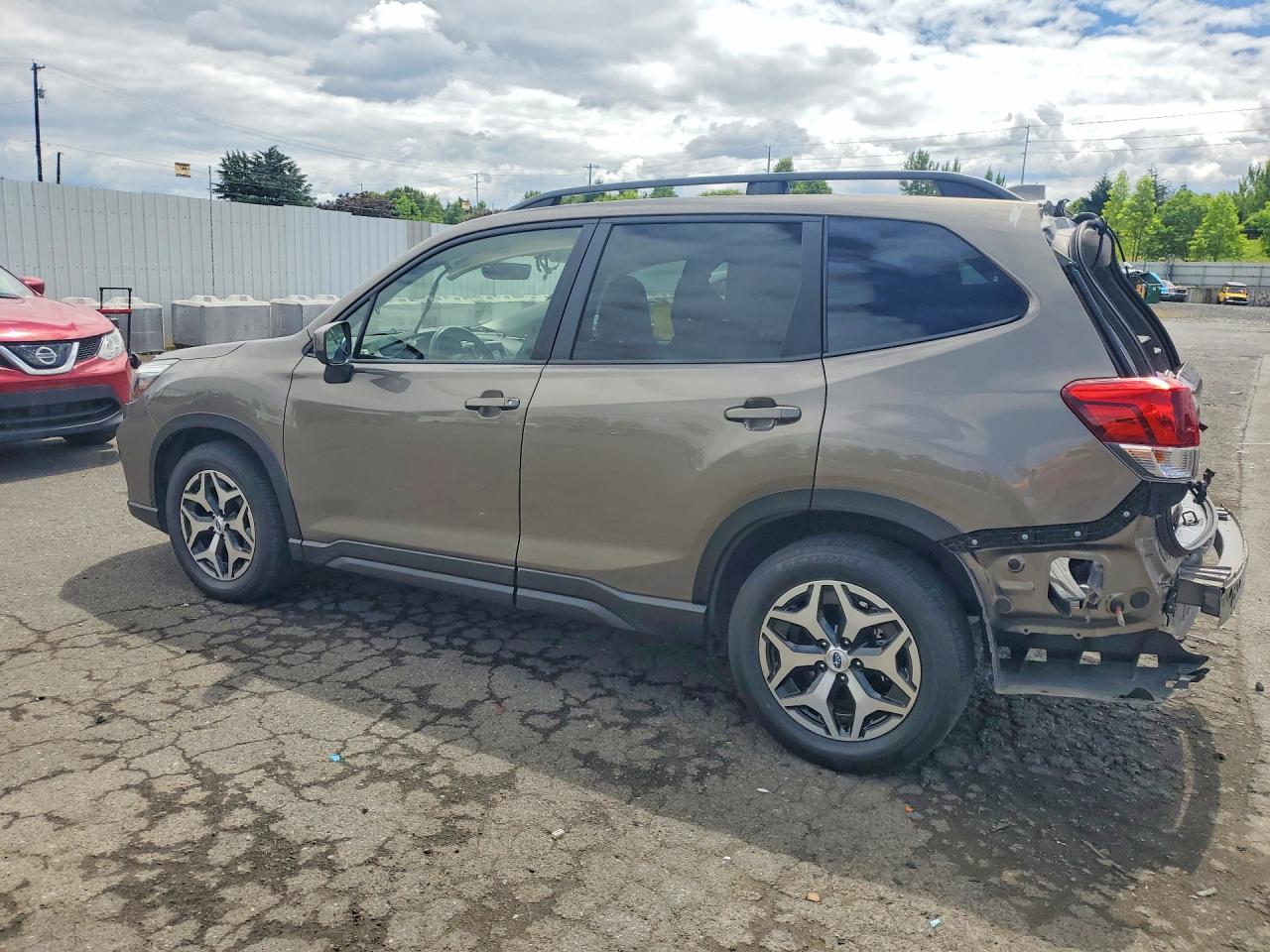 2020 SUBARU FORESTER PREMIUM photo 3