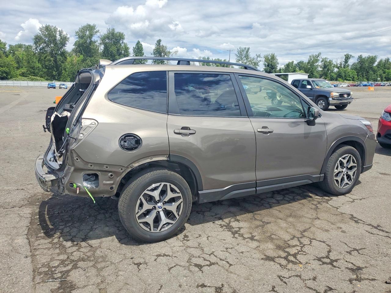 2020 SUBARU FORESTER PREMIUM photo 5
