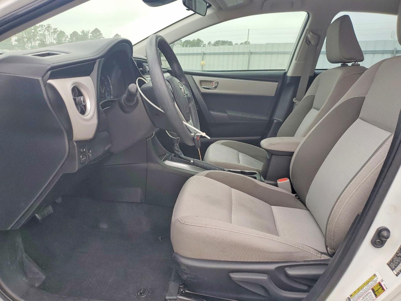 2017 TOYOTA COROLLA LE photo 13