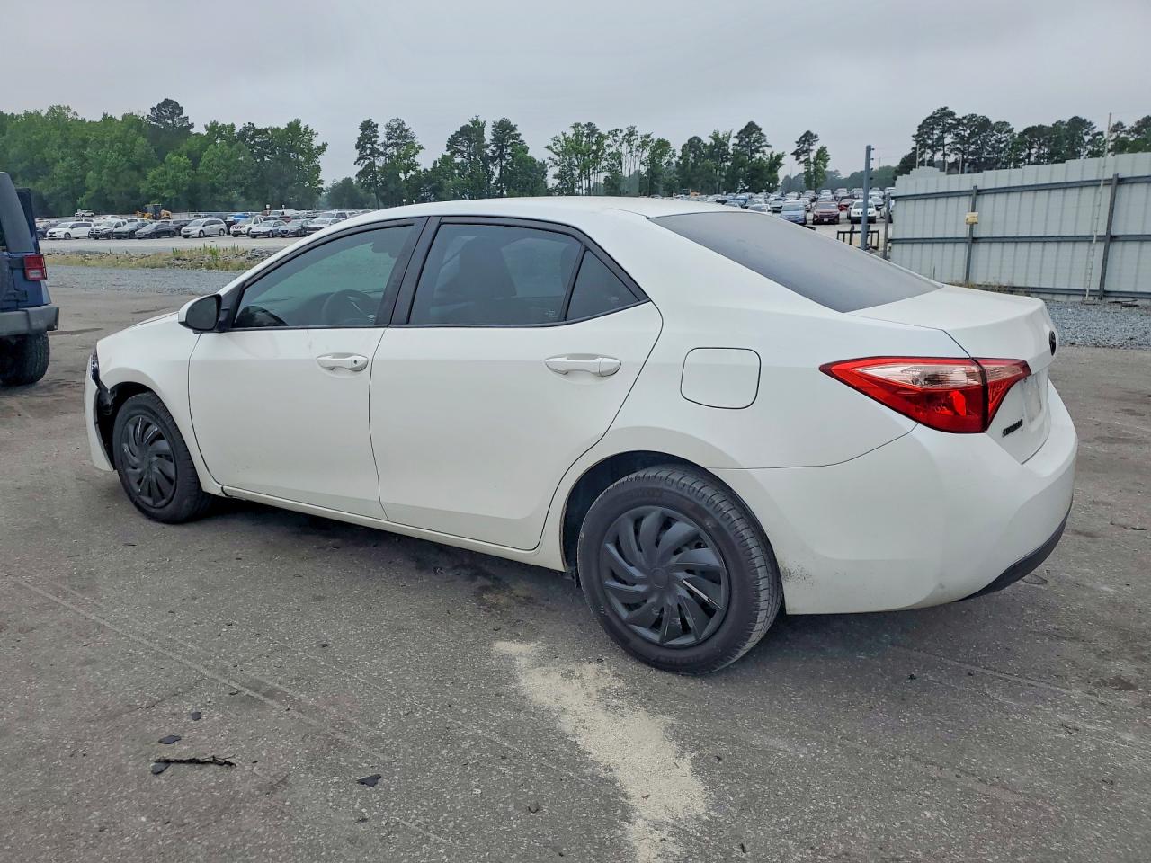 2017 TOYOTA COROLLA LE photo 3