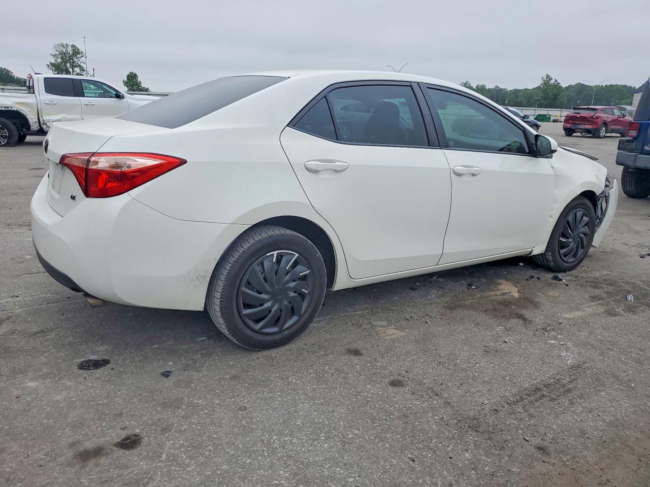 2017 TOYOTA COROLLA LE photo 5