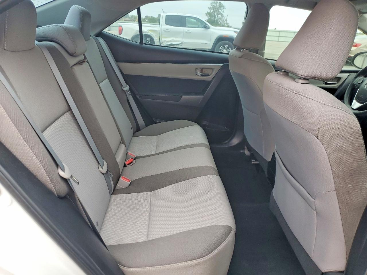2017 TOYOTA COROLLA LE photo 19