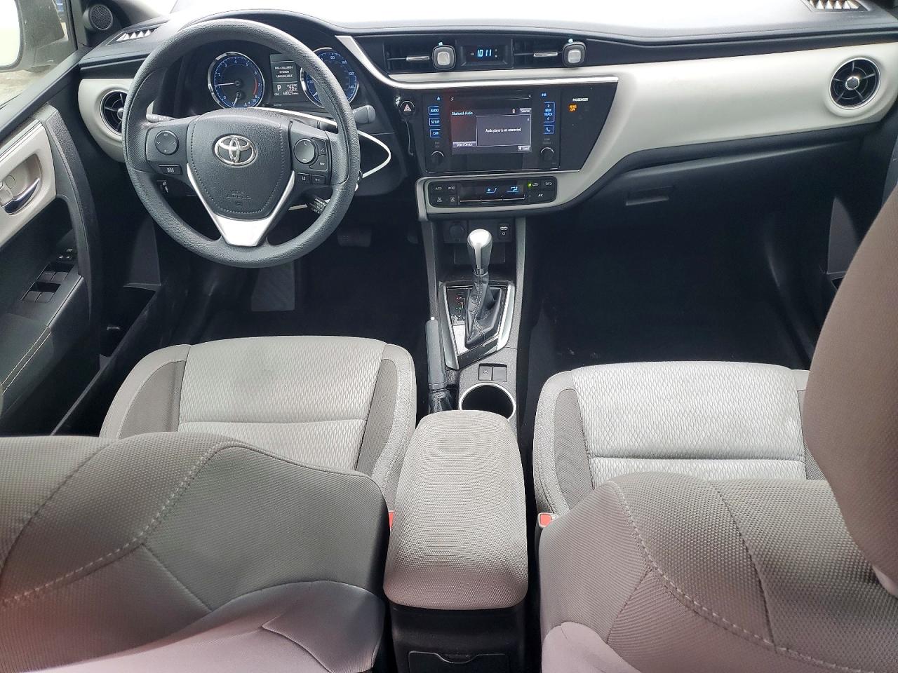2017 TOYOTA COROLLA LE photo 15