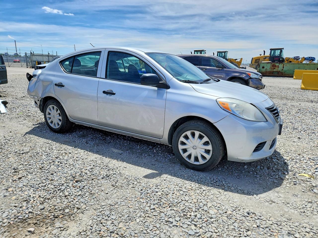 2012 NISSAN VERSA photo 4