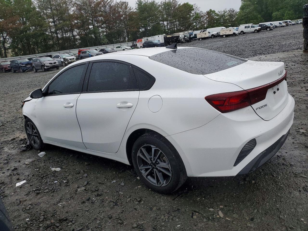2023 KIA FORTE LXS photo 2