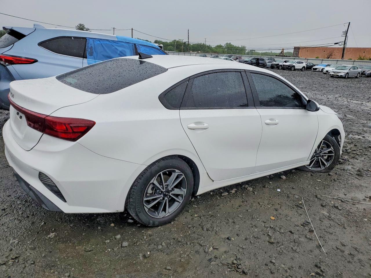2023 KIA FORTE LXS photo 3
