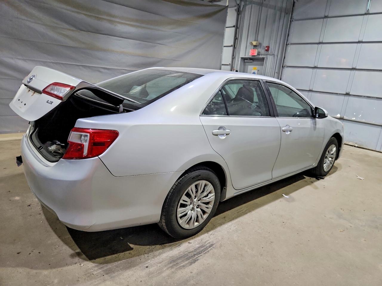 2014 TOYOTA CAMRY LE photo 5