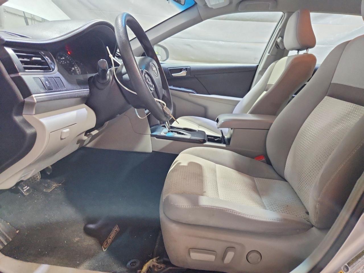 2014 TOYOTA CAMRY LE photo 13