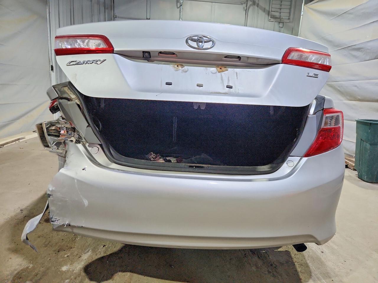 2014 TOYOTA CAMRY LE photo 11