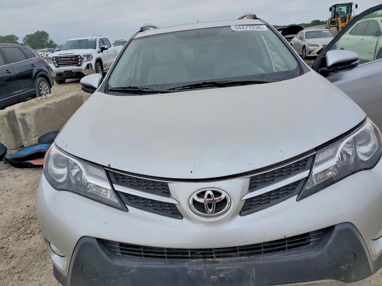 2015 TOYOTA RAV4 XLE photo 12