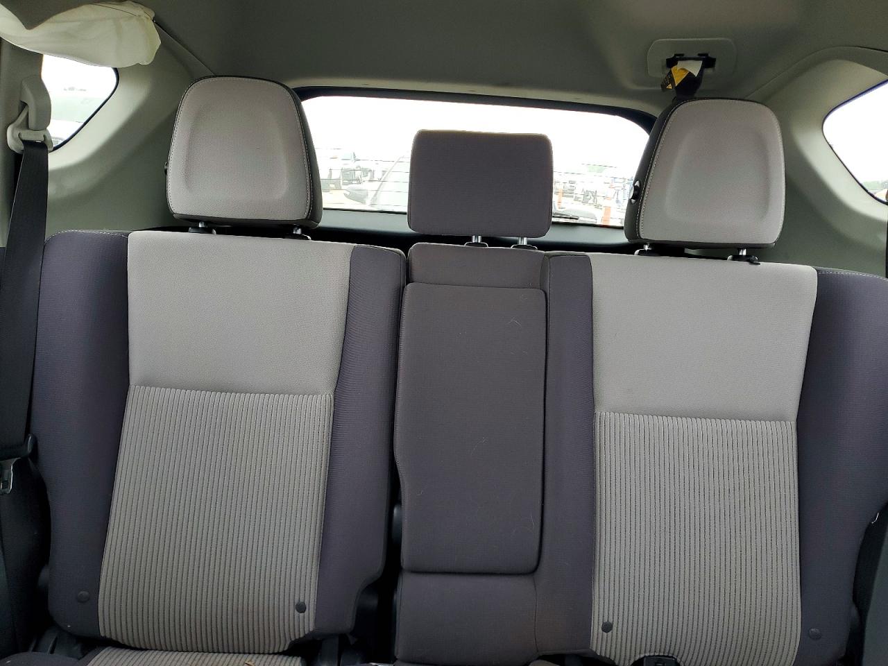 2015 TOYOTA RAV4 XLE photo 10