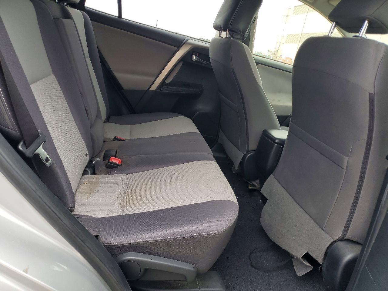2015 TOYOTA RAV4 XLE photo 11
