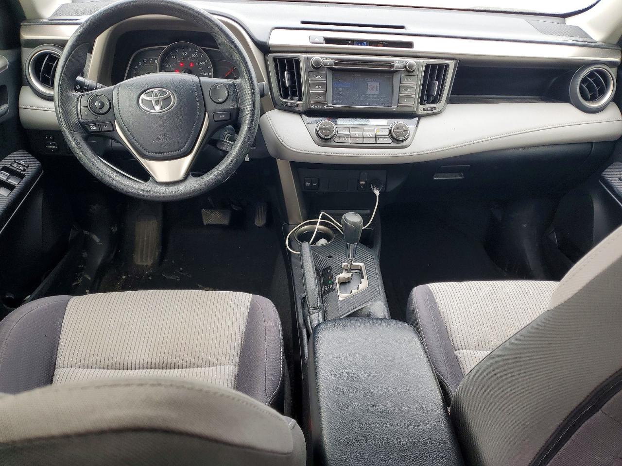 2015 TOYOTA RAV4 XLE photo 8