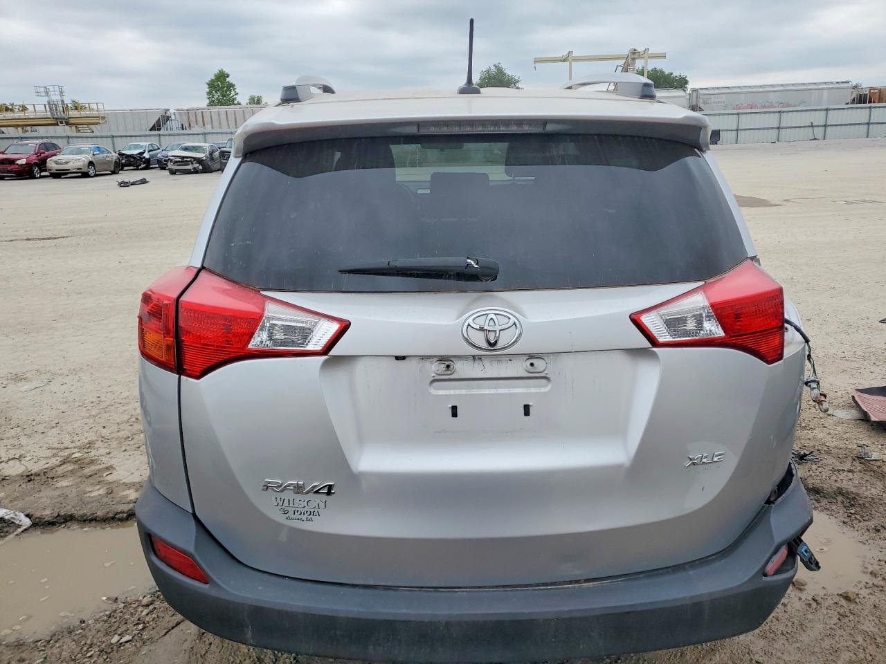 2015 TOYOTA RAV4 XLE photo 6