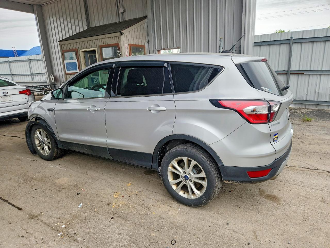 2017 FORD ESCAPE SE photo 2
