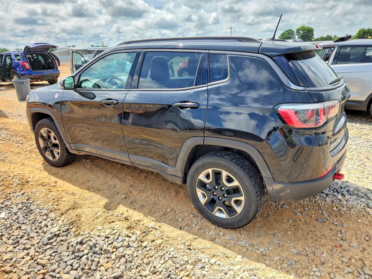 2017 JEEP COMPASS TRAILHAWK photo 3
