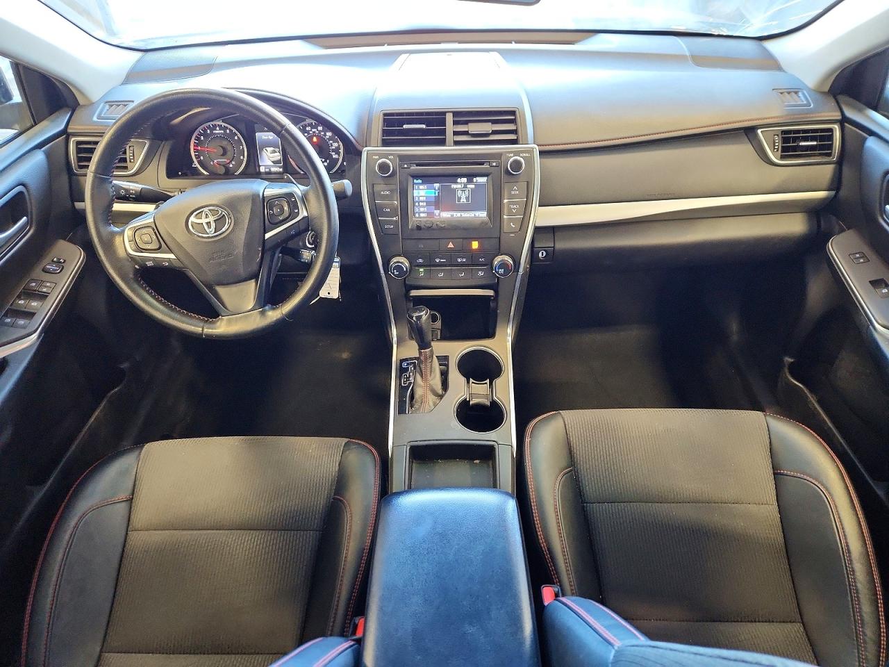 2016 TOYOTA CAMRY SE photo 15