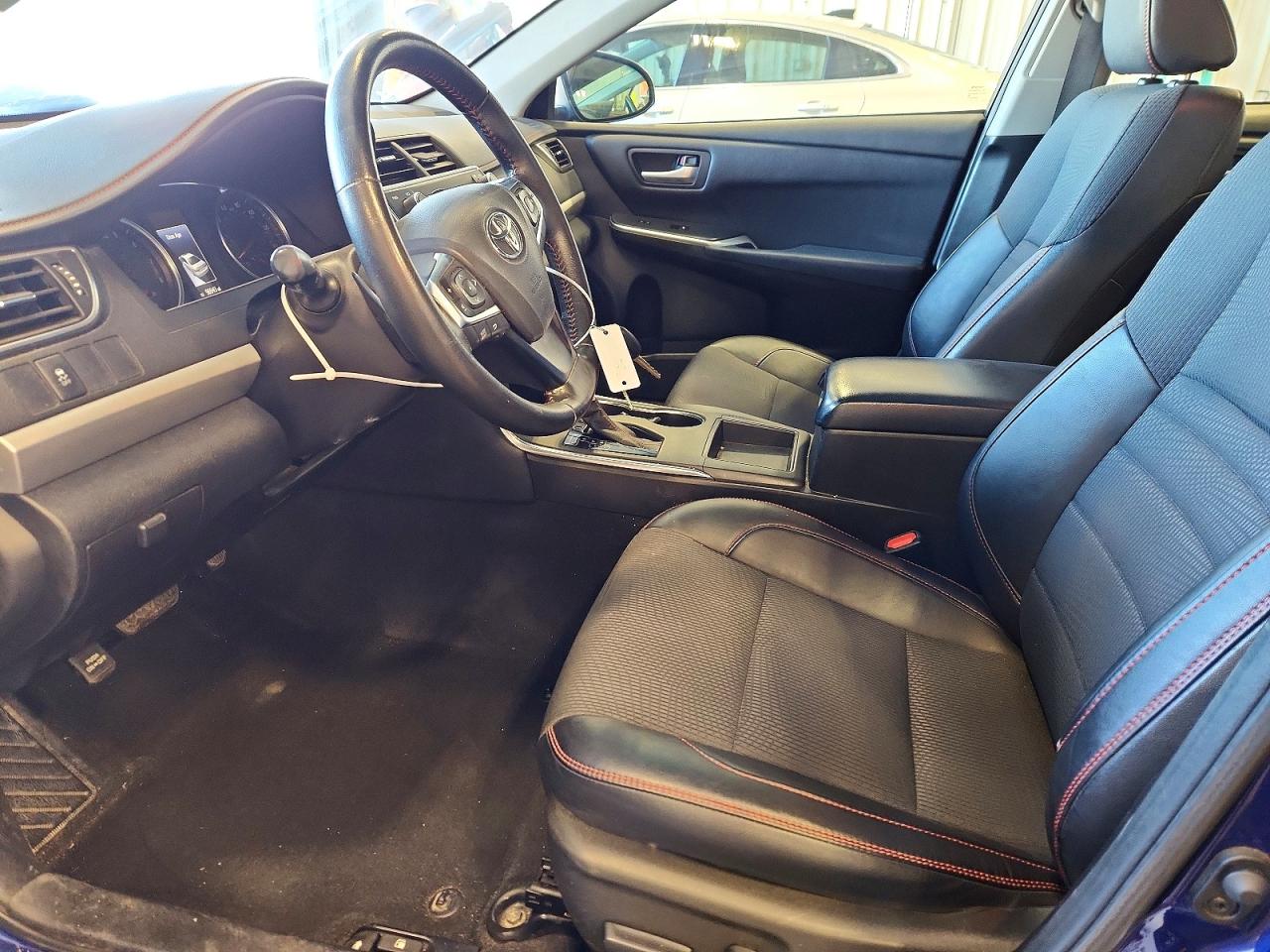 2016 TOYOTA CAMRY SE photo 13