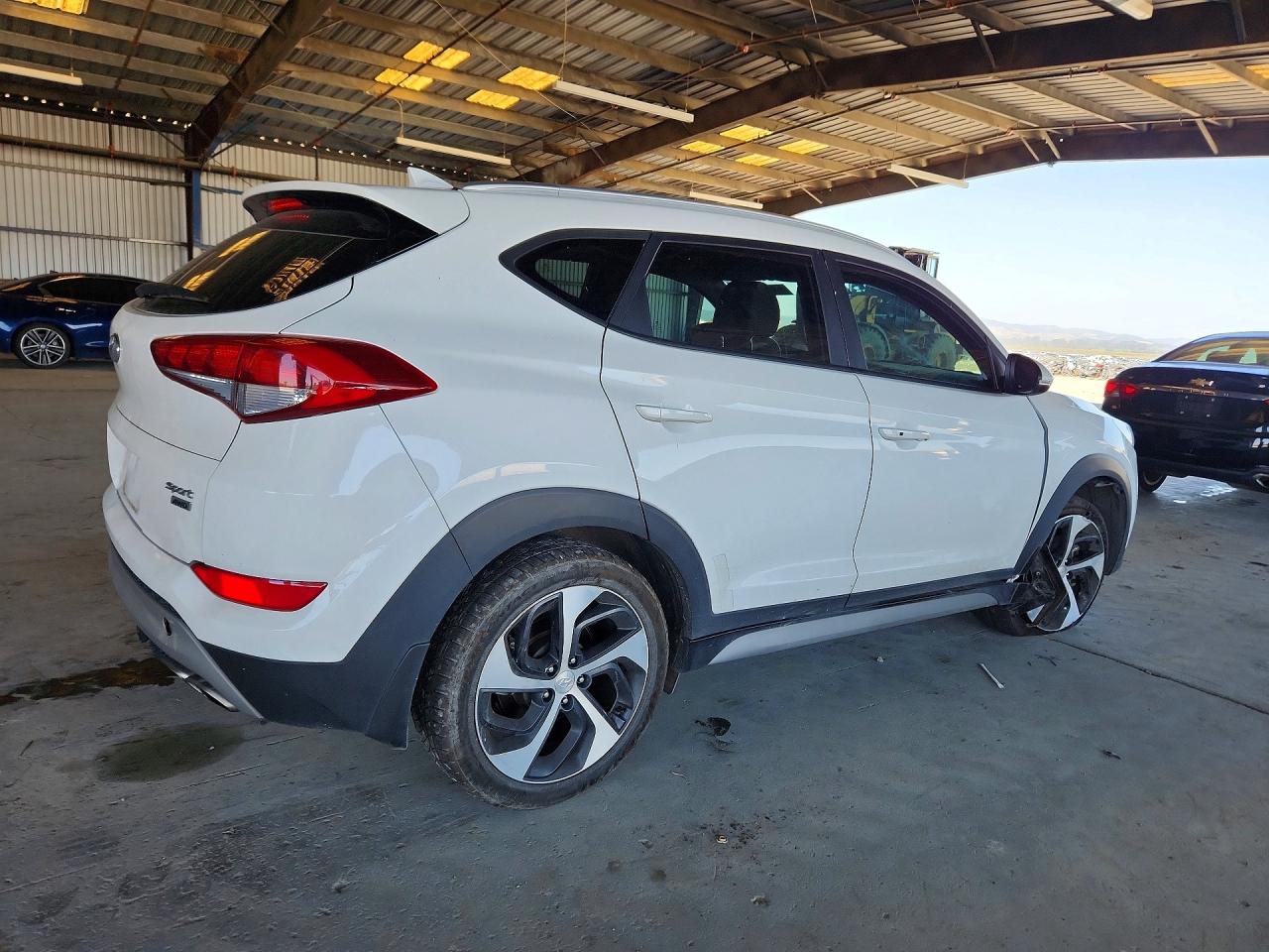 2018 HYUNDAI TUCSON SPORT photo 3