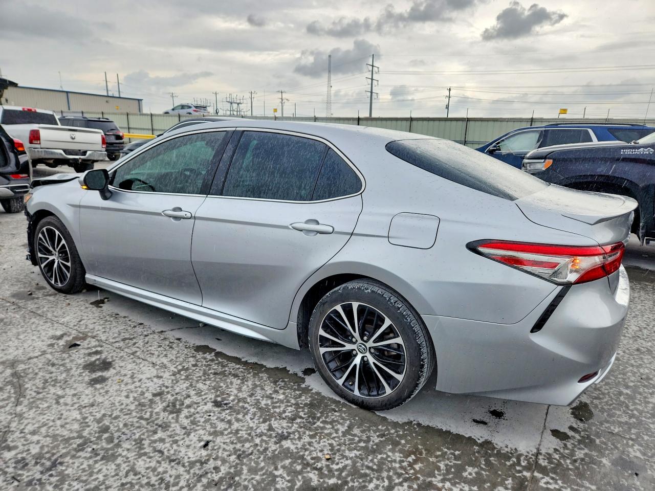 2018 TOYOTA CAMRY SE photo 4