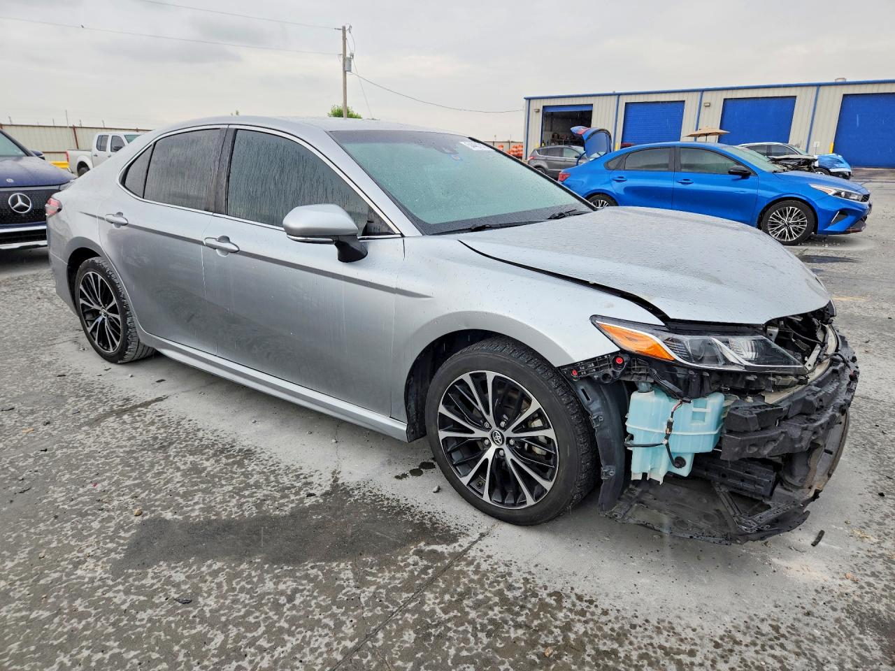 2018 TOYOTA CAMRY SE photo 10