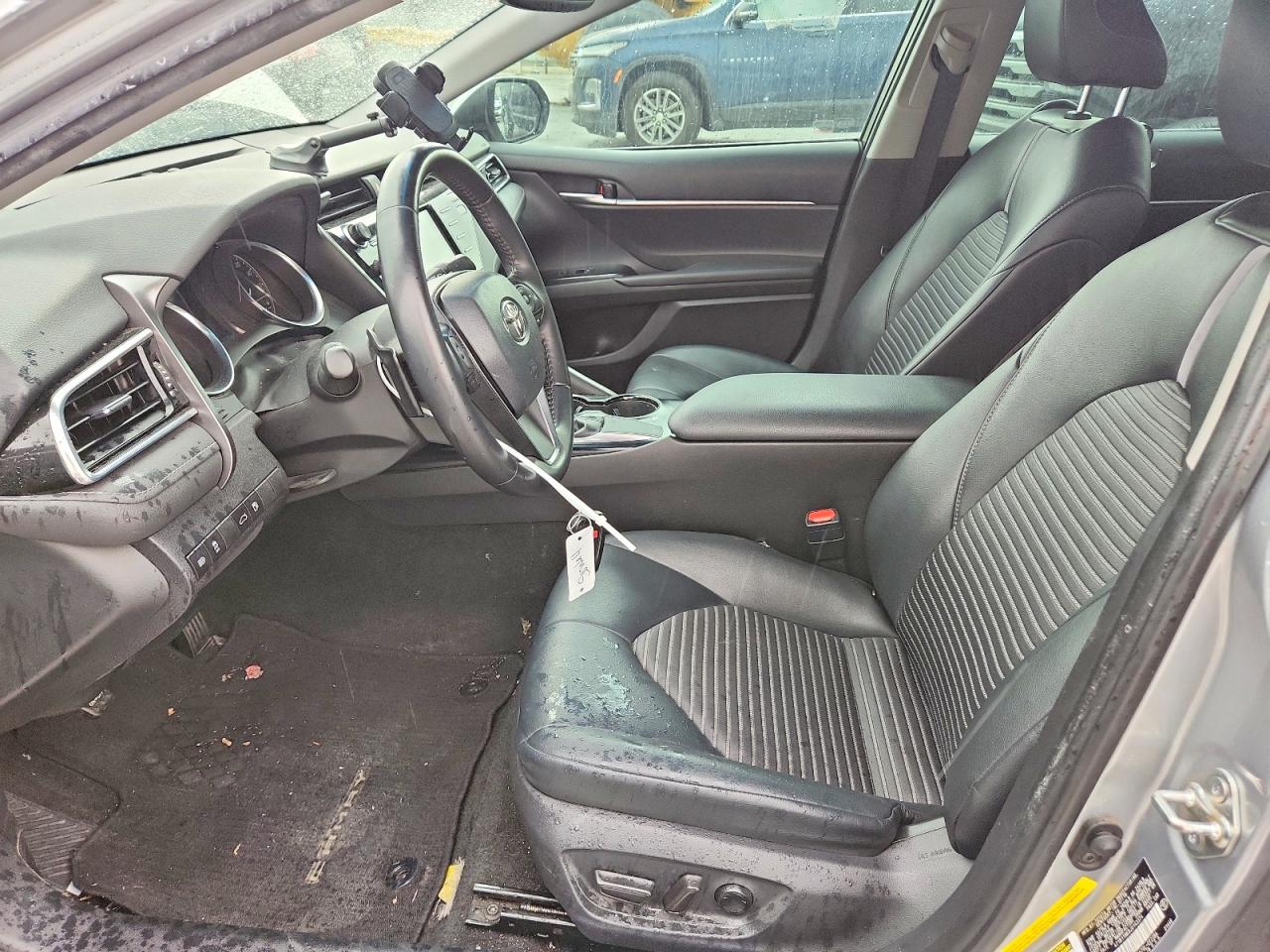 2018 TOYOTA CAMRY SE photo 19