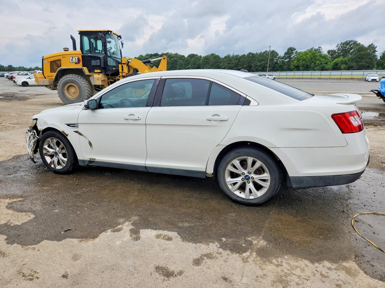2012 FORD TAURUS SEL photo 2