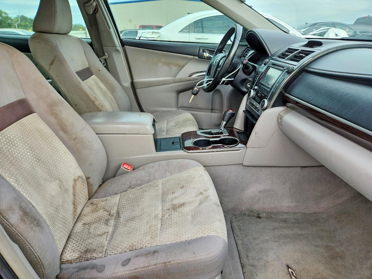 2012 TOYOTA CAMRY XLE photo 13
