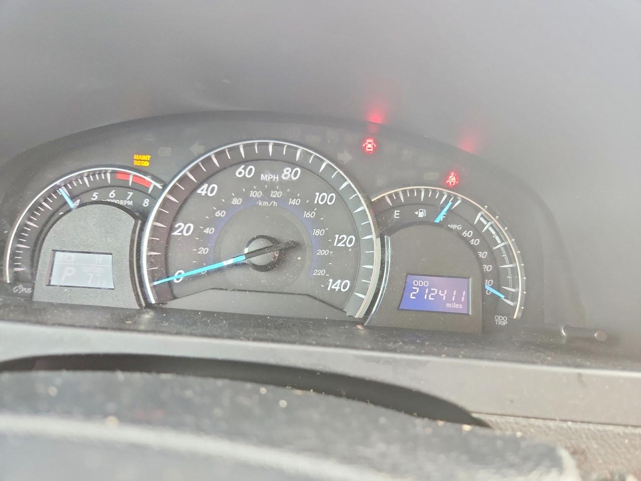 2012 TOYOTA CAMRY XLE photo 17