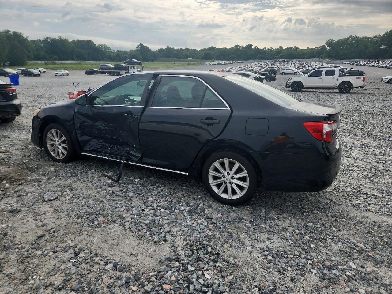 2012 TOYOTA CAMRY XLE photo 3