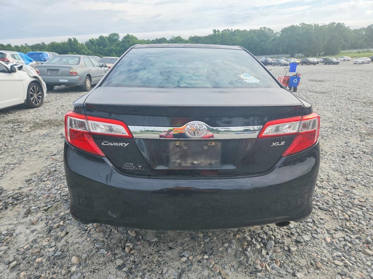 2012 TOYOTA CAMRY XLE photo 11