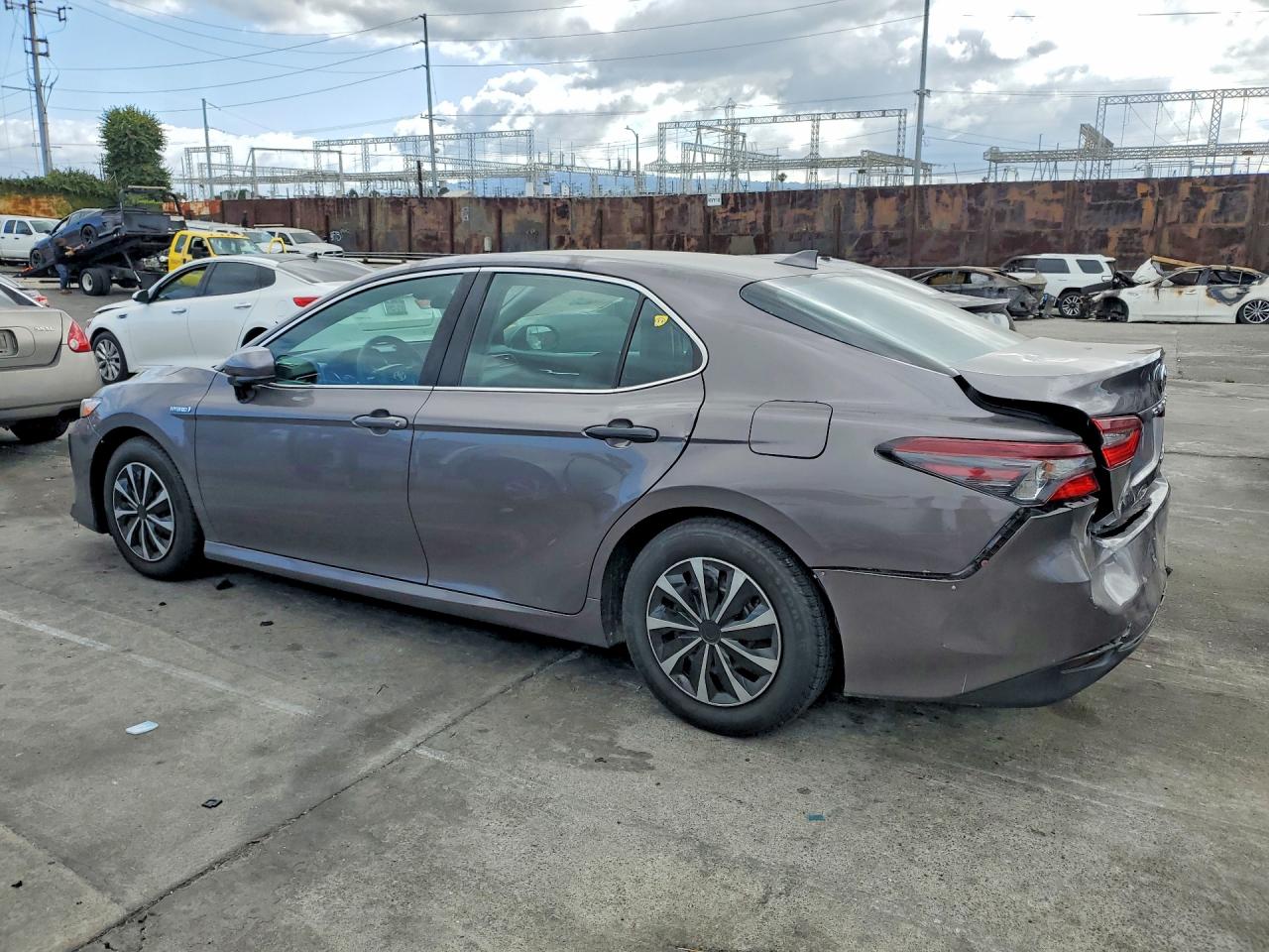2021 TOYOTA CAMRY LE photo 4