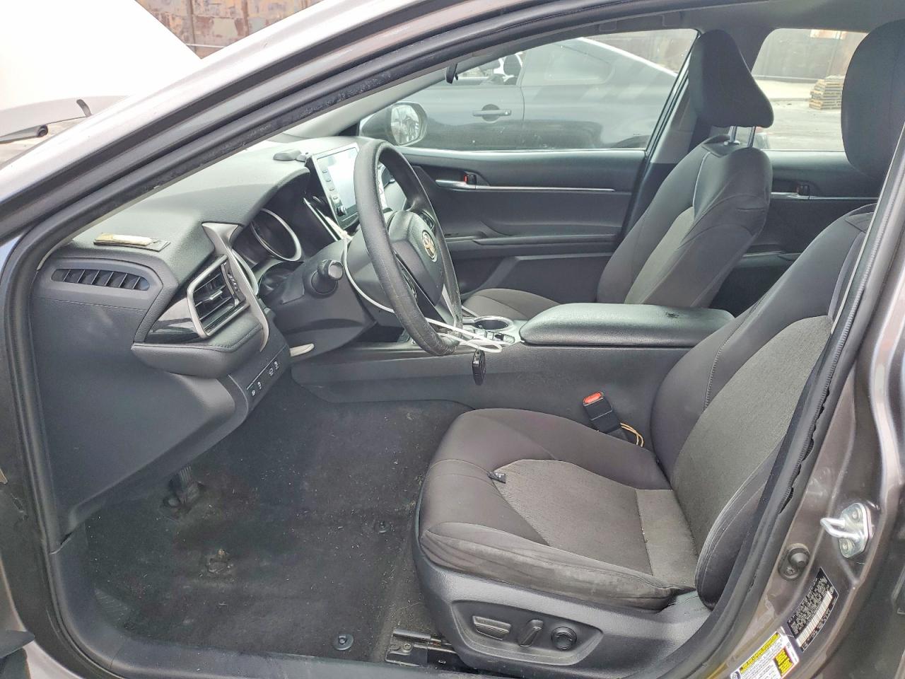 2021 TOYOTA CAMRY LE photo 19