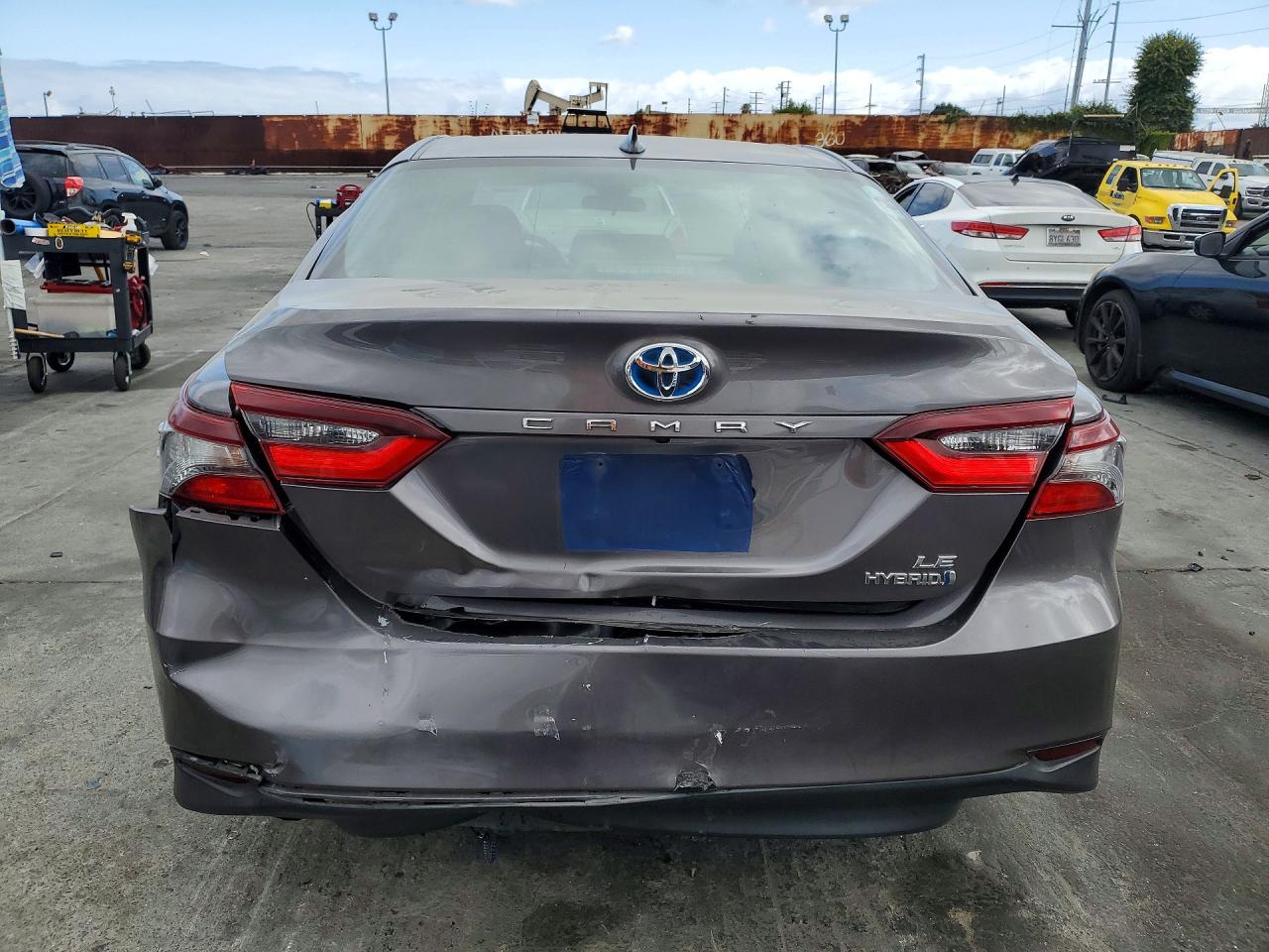 2021 TOYOTA CAMRY LE photo 16
