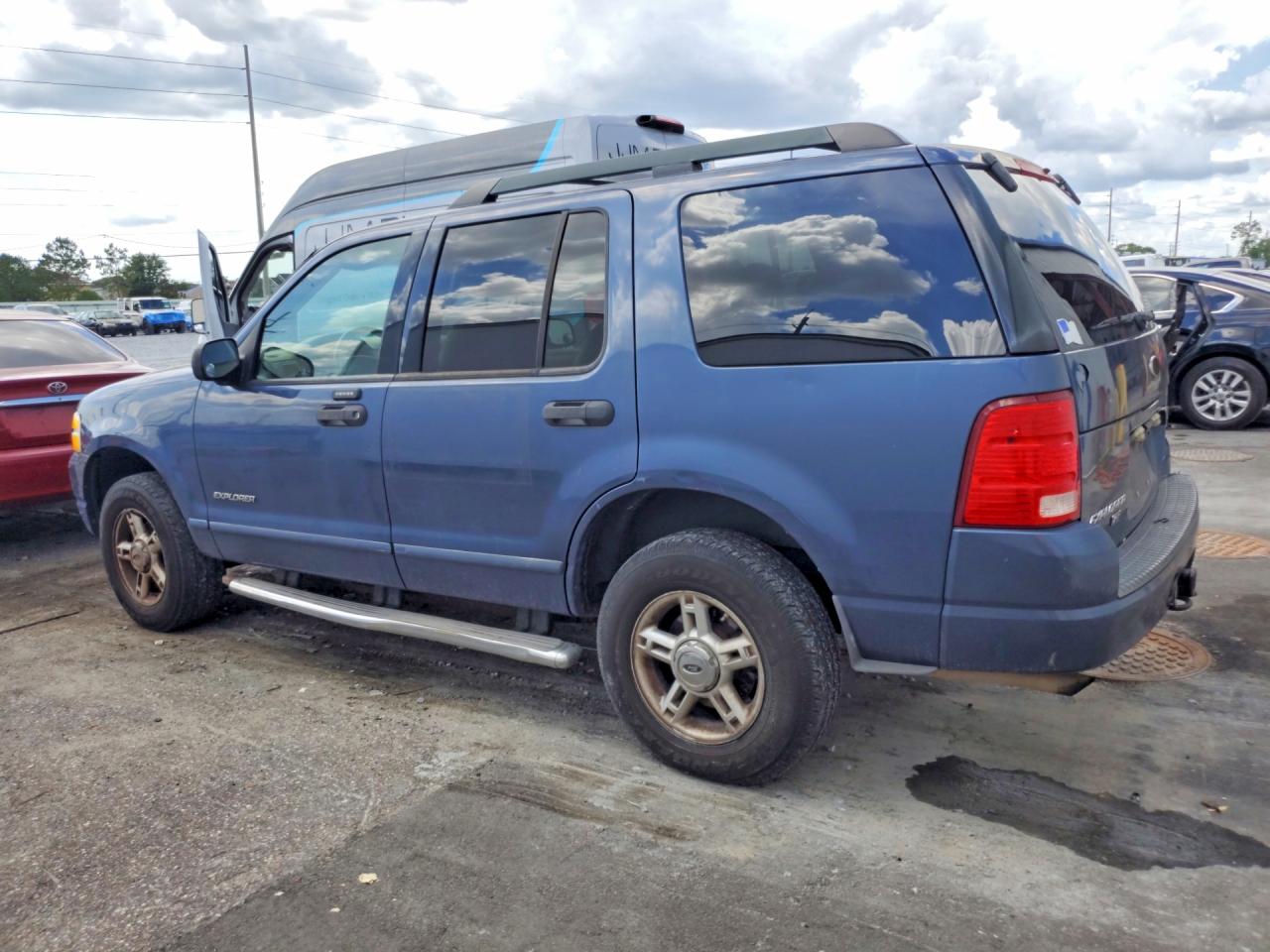 2005 FORD EXPLORER XLT photo 4