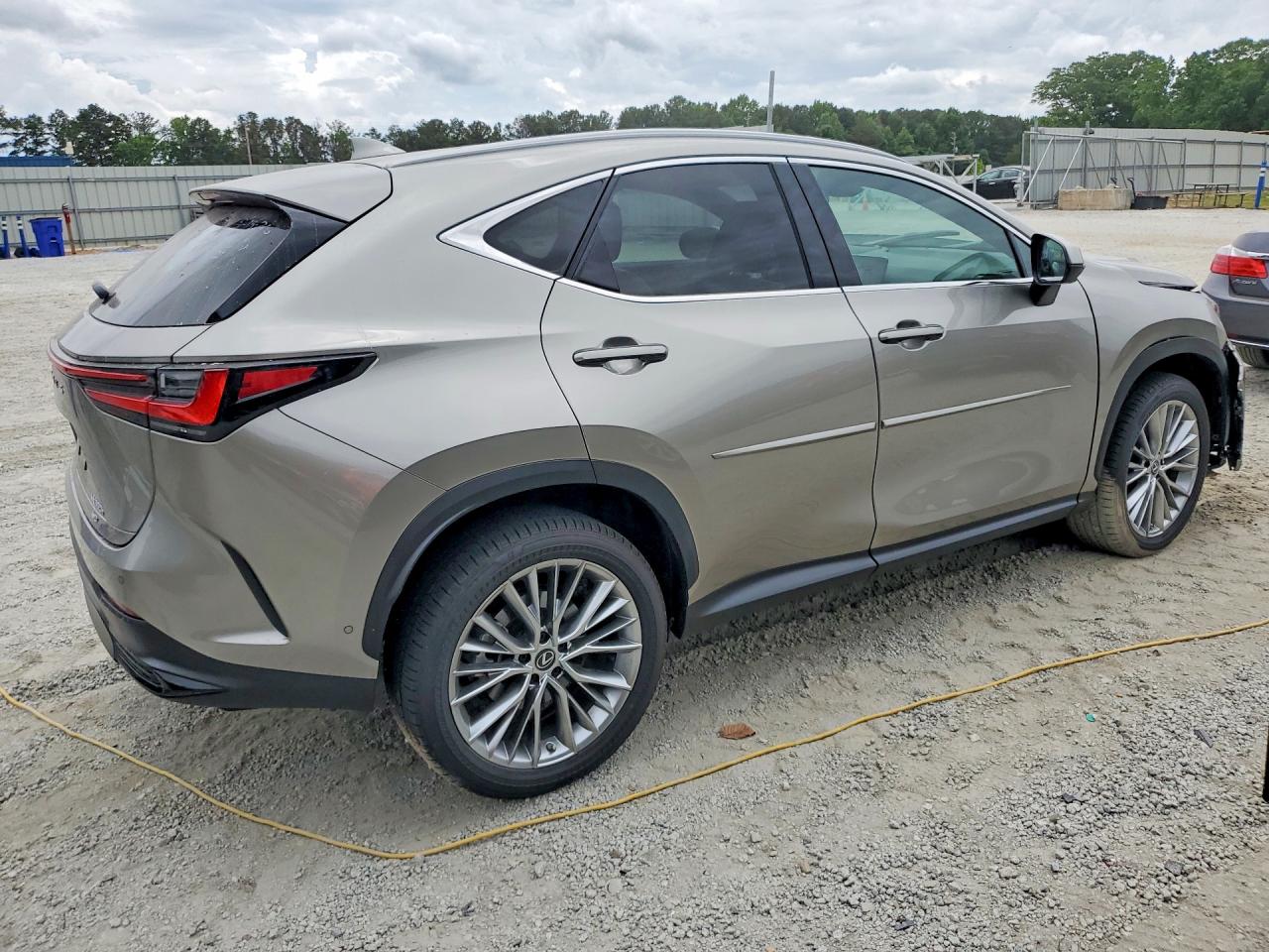 2023 LEXUS NX 350H photo 5